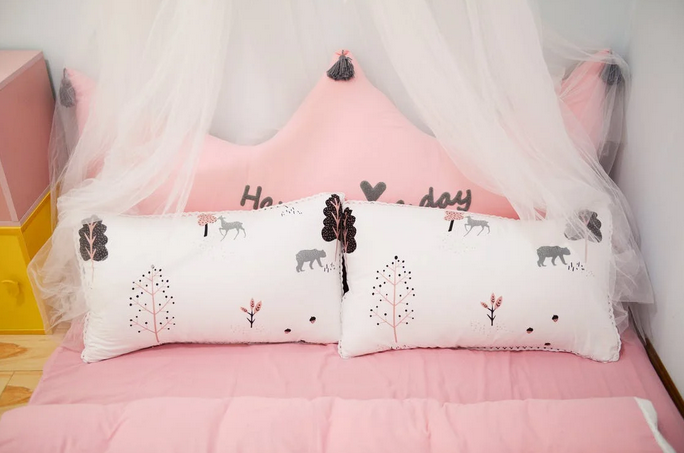 canopy bed